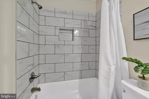 Bath - 216 N Glover St, Baltimore, MD 21224 photo 3 of 3