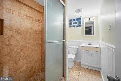 Bath - 407 Croydon Rd, Baltimore, MD 21212 photo 2 of 2