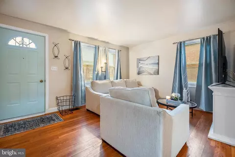 Entry Way - 407 Croydon Rd, Baltimore, MD 21212 photo 1 of 1