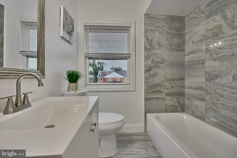Bath - 3904 Brookhill Rd, Baltimore, MD 21215 photo 2 of 4