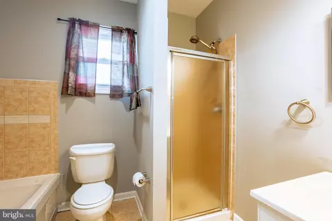 Bath - 282 S Robinson St, Baltimore, MD 21224 photo 1 of 6