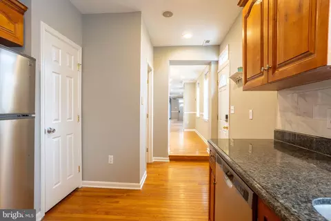 Entry Way - 282 S Robinson St, Baltimore, MD 21224 photo 5 of 12