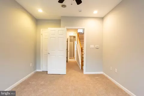 Entry Way - 282 S Robinson St, Baltimore, MD 21224 photo 10 of 12