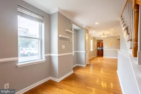 Entry Way - 282 S Robinson St, Baltimore, MD 21224 photo 2 of 12