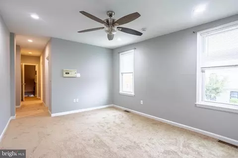 Entry Way - 282 S Robinson St, Baltimore, MD 21224 photo 8 of 12