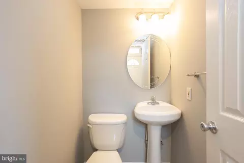 Entry Way - 282 S Robinson St, Baltimore, MD 21224 photo 4 of 12