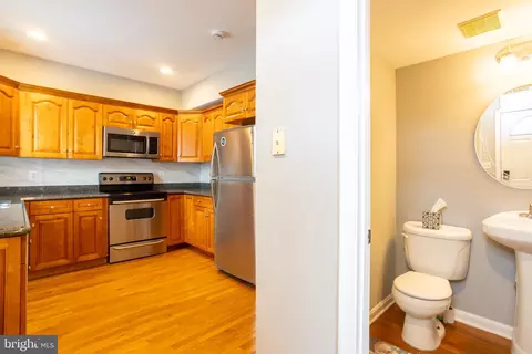 Entry Way - 282 S Robinson St, Baltimore, MD 21224 photo 7 of 12