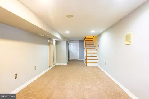 Entry Way - 282 S Robinson St, Baltimore, MD 21224 photo 11 of 12