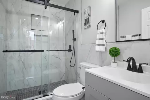 Bath - 522 E 23rd St, Baltimore, MD 21218 photo 2 of 3
