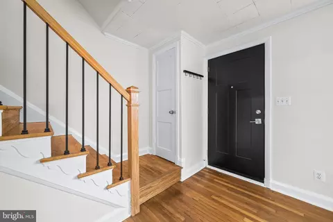 Entry Way - 417 Random Rd, Baltimore, MD 21229 photo 2 of 3