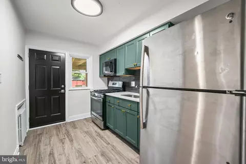 Entry Way - 417 Random Rd, Baltimore, MD 21229 photo 1 of 3
