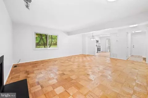 Living - 1985 Greenberry Rd, Baltimore, MD 21209 photo 6 of 11