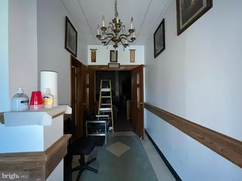Entry Way - 123 N Warwick Ave, Baltimore, MD 21223 photo 2 of 6