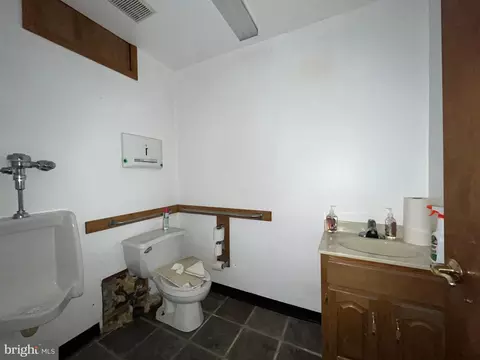 Bath - 123 N Warwick Ave, Baltimore, MD 21223 photo 1 of 1