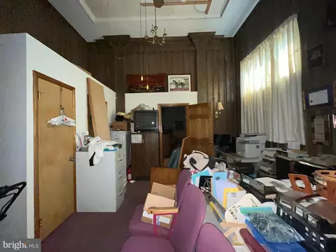 Entry Way - 123 N Warwick Ave, Baltimore, MD 21223 photo 5 of 6