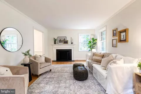 Living - 311 Broadmoor Rd, Baltimore, MD 21212 photo 3 of 5
