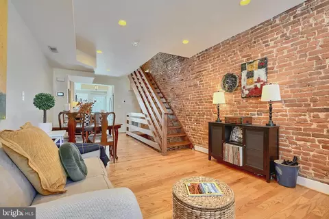 Entry Way - 507 E Fort Ave, Baltimore, MD 21230 photo 2 of 3
