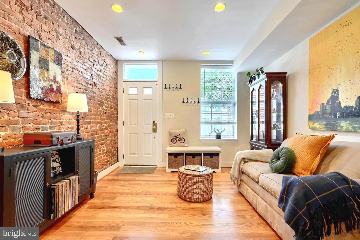 Entry Way - 507 E Fort Ave, Baltimore, MD 21230 photo 1 of 3