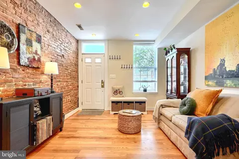 Entry Way - 507 E Fort Ave, Baltimore, MD 21230 photo 1 of 3