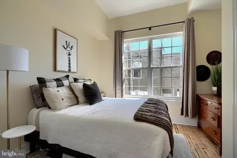 Bedroom - 507 E Fort Ave, Baltimore, MD 21230 photo 1 of 4