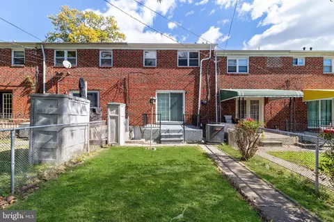 Exterior - 614 Gibson Rd, Baltimore, MD 21229 photo 2 of 4