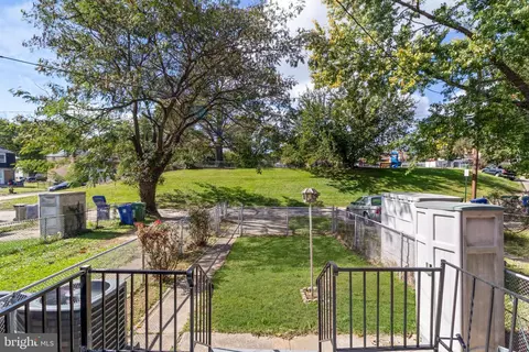 Exterior - 614 Gibson Rd, Baltimore, MD 21229 photo 3 of 4