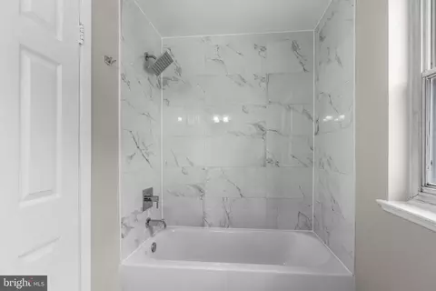 Bath - 614 Gibson Rd, Baltimore, MD 21229 photo 5 of 5
