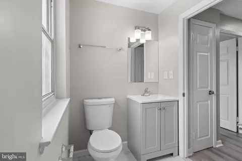 Bath - 614 Gibson Rd, Baltimore, MD 21229 photo 4 of 5