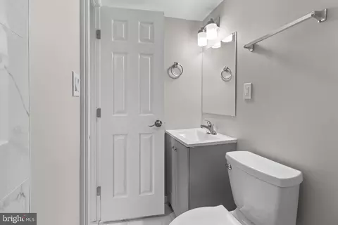 Bath - 614 Gibson Rd, Baltimore, MD 21229 photo 2 of 5