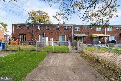 Exterior - 614 Gibson Rd, Baltimore, MD 21229 photo 1 of 4