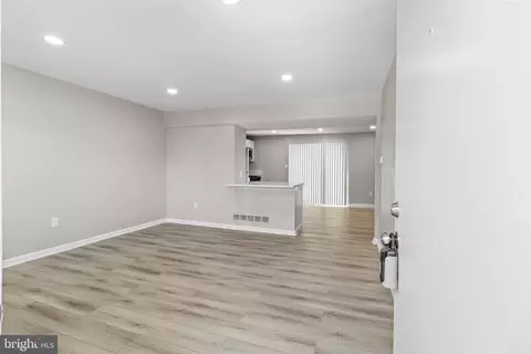 Living - 614 Gibson Rd, Baltimore, MD 21229 photo 1 of 4