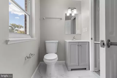 Bath - 614 Gibson Rd, Baltimore, MD 21229 photo 3 of 5