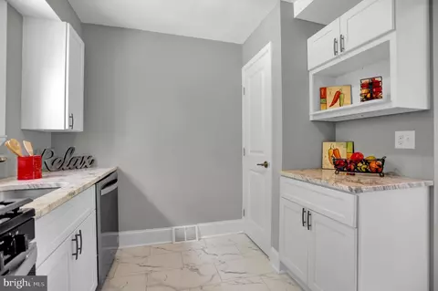 Entry Way - 706 E Cold Spring Ln, Baltimore, MD 21212 photo 6 of 6