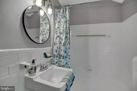 Bath - 706 E Cold Spring Ln, Baltimore, MD 21212 photo 2 of 2