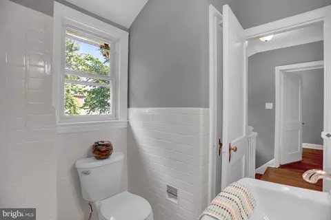Bath - 706 E Cold Spring Ln, Baltimore, MD 21212 photo 1 of 2