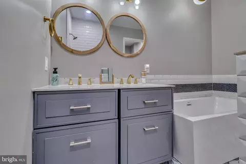 Bath - 903 W 34th St, Baltimore, MD 21211 photo 9 of 13
