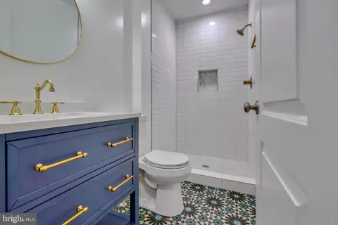 Bath - 903 W 34th St, Baltimore, MD 21211 photo 2 of 13