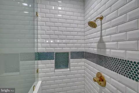 Bath - 903 W 34th St, Baltimore, MD 21211 photo 8 of 13