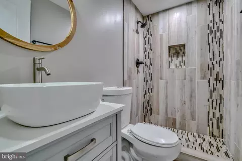 Bath - 903 W 34th St, Baltimore, MD 21211 photo 12 of 13