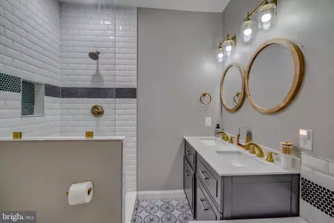 Bath - 903 W 34th St, Baltimore, MD 21211 photo 7 of 13