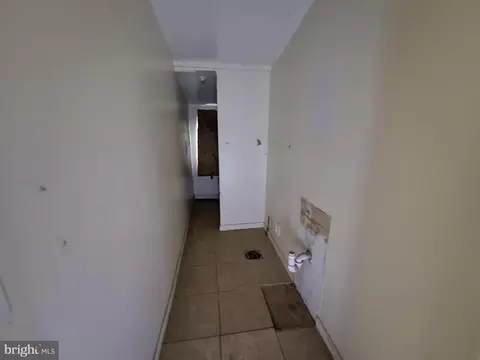 Entry Way - 2127 Mchenry St, Baltimore, MD 21223 photo 5 of 6