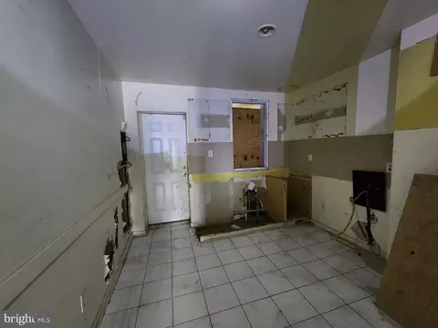 Entry Way - 2127 Mchenry St, Baltimore, MD 21223 photo 2 of 6
