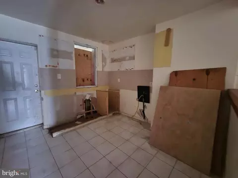 Entry Way - 2127 Mchenry St, Baltimore, MD 21223 photo 4 of 6