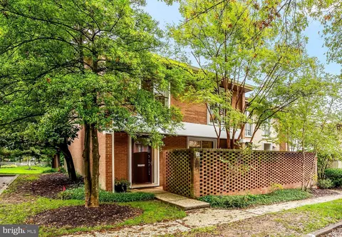 20 Bouton Green Ct, Baltimore, MD 21210