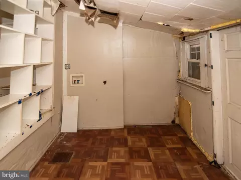 Entry Way - 436 N Rose St, Baltimore, MD 21224 photo 4 of 8