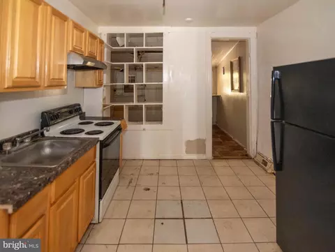 Entry Way - 436 N Rose St, Baltimore, MD 21224 photo 2 of 8