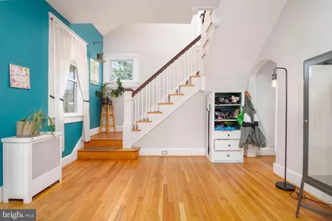 Entry Way - 6019 Sycamore Rd, Baltimore, MD 21212 photo 1 of 3