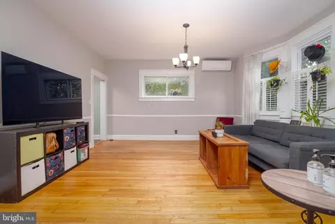 Living - 6019 Sycamore Rd, Baltimore, MD 21212 photo 4 of 6