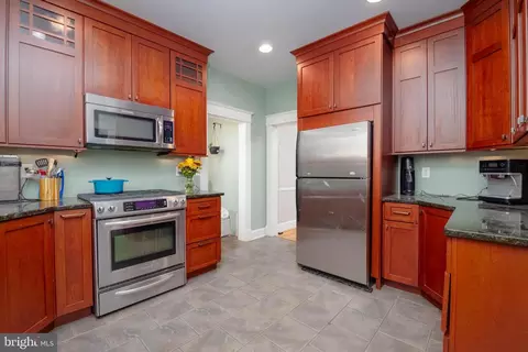 Kitchen - 6019 Sycamore Rd, Baltimore, MD 21212 photo 2 of 2