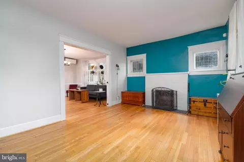 Living - 6019 Sycamore Rd, Baltimore, MD 21212 photo 3 of 6